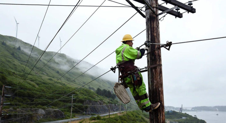 Pros and Cons of Being an Electrical Linemen